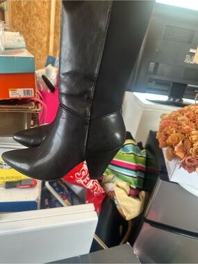 Women’s Black Mid-Calf Pointed Toe Boots